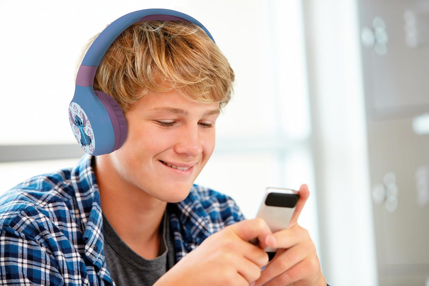 LEXIBOOK - Disney Stitch - 2-in-1 Bluetooth & Wired Headphones with microphone and control button, Foldable and Ajustable, Long lasting rechargeable battery, HPBT010D